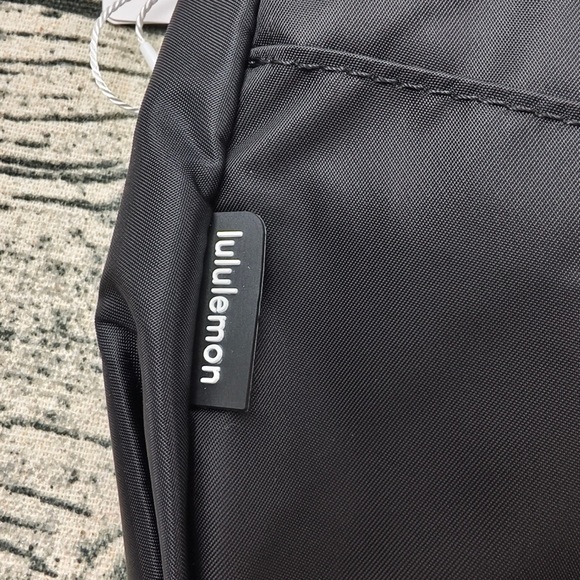 Lululemon - All Night Festival Bag 5L Black Gold Accents - Picture 4 of 6